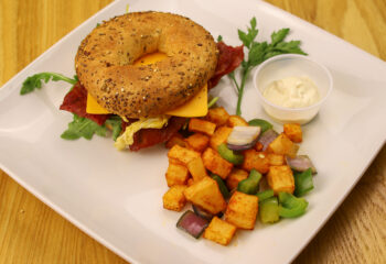 EVERYTHING BAGEL DELUXE W CANADIAN TURKEY BACON