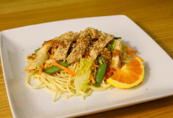 CHICKEN CHOW MEIN W ORANGE SAUCE*