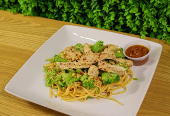 PEANUT NOODLES W CHICKEN & BROCCOLI*