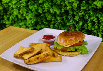 CLASSIC CHEESEBURGER W SEASONED WEDGES