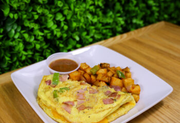 DENVER OMELETTE WITH BREAKFAST POTATOES